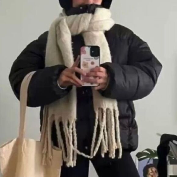 ⭐️ Scarves Mystery Box - Assortment of 5-8 random scarves - Picture 3 of 4